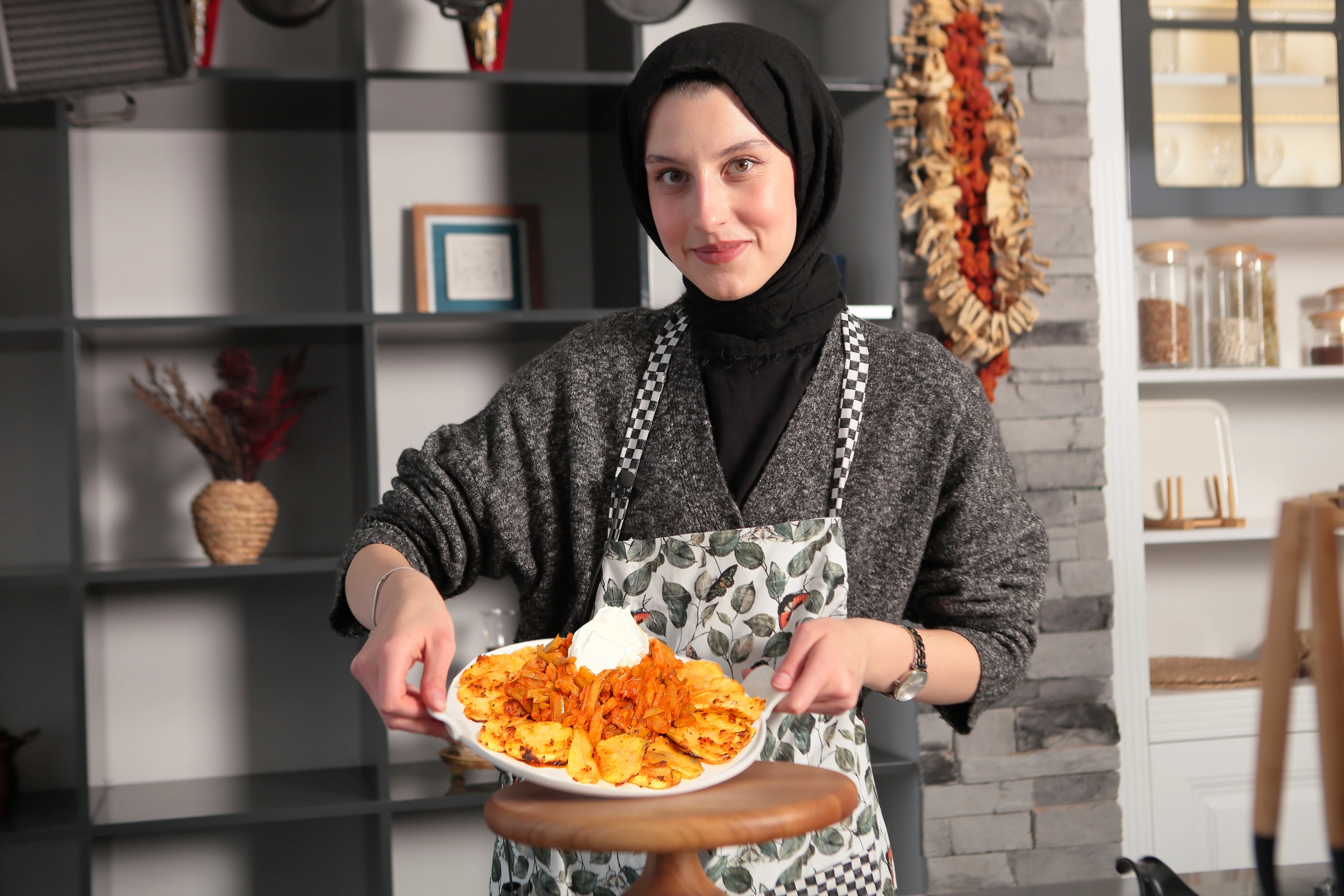 Kavurma over Potatoes with Pickles — 4